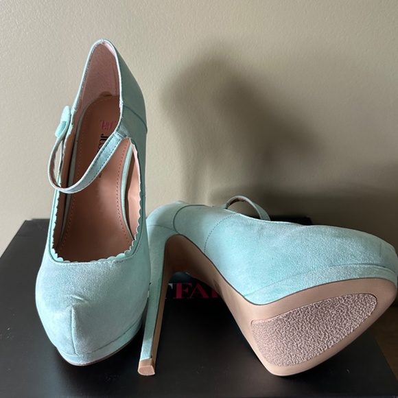 JustFab Platform Mary Jane Baby Doll Heels in Mint ( Perfect for Halloween ) - Picture 6 of 14